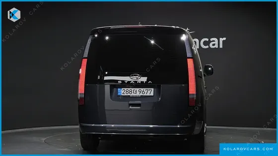 HYUNDAI STARIA LOUNGE 9-SEATER
