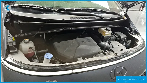 HYUNDAI STARIA LOUNGE 9-SEATER