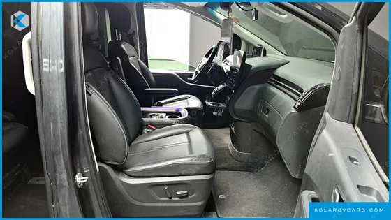 HYUNDAI STARIA LOUNGE 9-SEATER