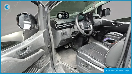HYUNDAI STARIA LOUNGE 9-SEATER