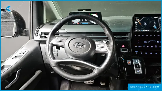 HYUNDAI STARIA LOUNGE 9-SEATER