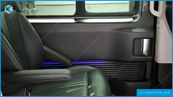 HYUNDAI STARIA LOUNGE 9-SEATER