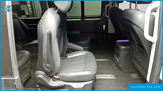 HYUNDAI STARIA LOUNGE 9-SEATER
