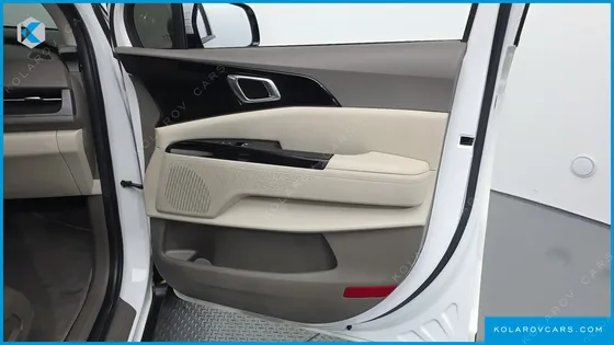 KIA CARNIVAL DIESEL 9-SEATER NOBLESSE