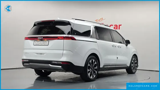 KIA CARNIVAL DIESEL 9-SEATER SIGNATURE