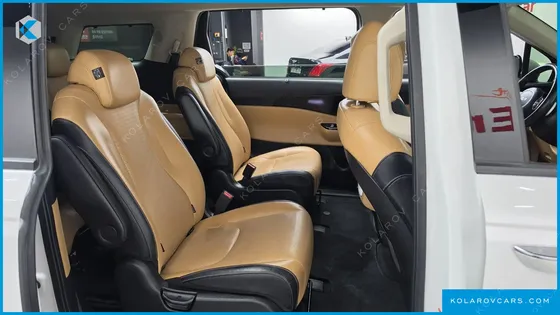 KIA CARNIVAL DIESEL 9-SEATER SIGNATURE