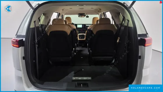 KIA CARNIVAL DIESEL 9-SEATER SIGNATURE