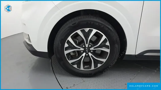 KIA CARNIVAL DIESEL 9-SEATER NOBLESSE