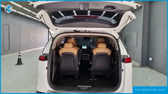 KIA CARNIVAL DIESEL 9-SEATER PRESTIGE