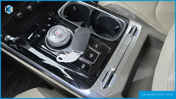 KIA CARNIVAL GASOLINE 7-SEATER NOBLESSE