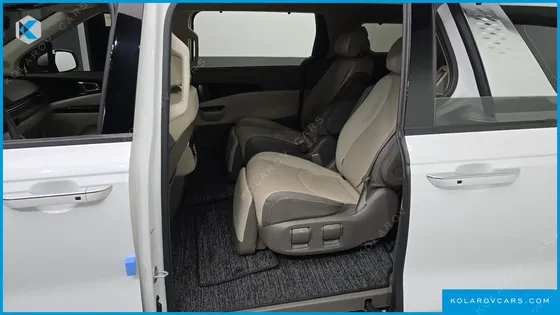 KIA CARNIVAL GASOLINE 7-SEATER NOBLESSE
