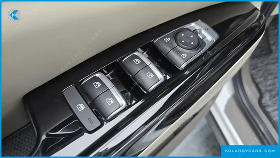 KIA CARNIVAL GASOLINE 7-SEATER NOBLESSE