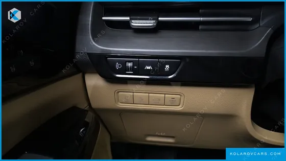 KIA CARNIVAL DIESEL 9-SEATER SIGNATURE