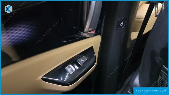 KIA CARNIVAL DIESEL 9-SEATER SIGNATURE
