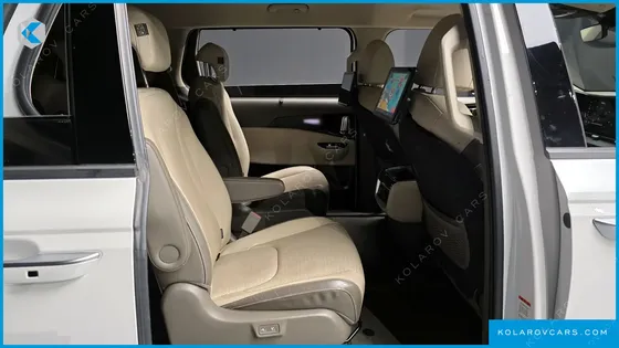 KIA CARNIVAL DIESEL 9-SEATER SIGNATURE
