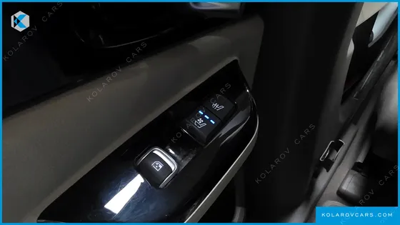 KIA CARNIVAL DIESEL 9-SEATER SIGNATURE