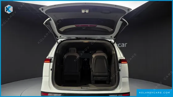KIA CARNIVAL DIESEL 9-SEATER SIGNATURE