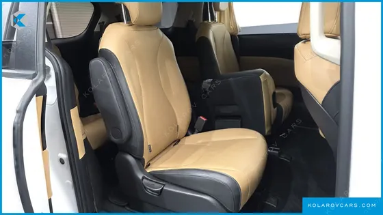 KIA CARNIVAL GASOLINE 11-SEATER PRESTIGE