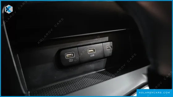 KIA CARNIVAL GASOLINE 11-SEATER PRESTIGE