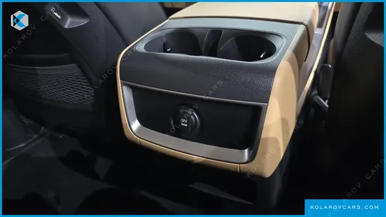 KIA CARNIVAL GASOLINE 11-SEATER PRESTIGE