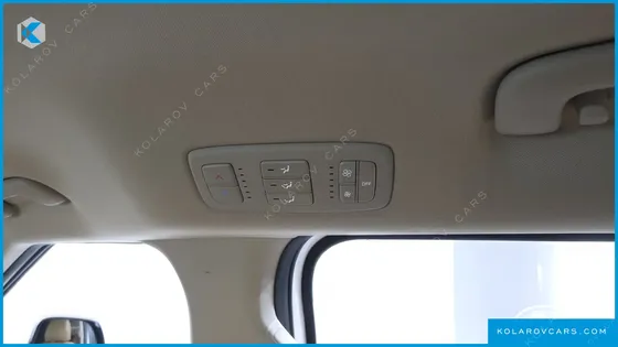 KIA CARNIVAL GASOLINE 11-SEATER PRESTIGE
