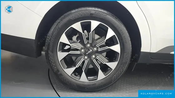 KIA CARNIVAL DIESEL 7-SEATER OUTDOOR