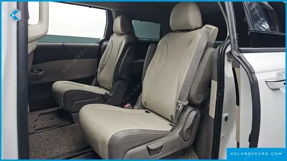 KIA CARNIVAL DIESEL 7-SEATER OUTDOOR