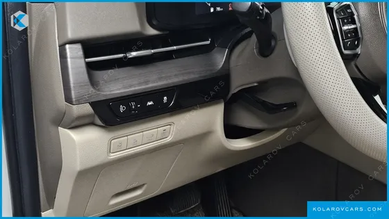 KIA CARNIVAL DIESEL 7-SEATER OUTDOOR