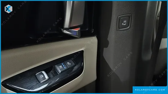 KIA CARNIVAL DIESEL 7-SEATER OUTDOOR
