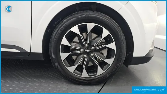 KIA CARNIVAL DIESEL 7-SEATER OUTDOOR