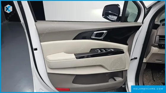 KIA CARNIVAL DIESEL 7-SEATER OUTDOOR