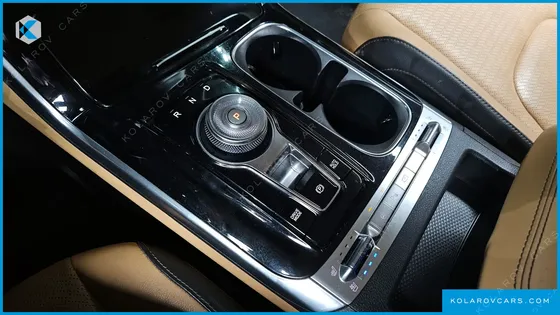 KIA CARNIVAL DIESEL 9-SEATER SIGNATURE