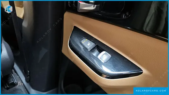KIA CARNIVAL DIESEL 9-SEATER SIGNATURE