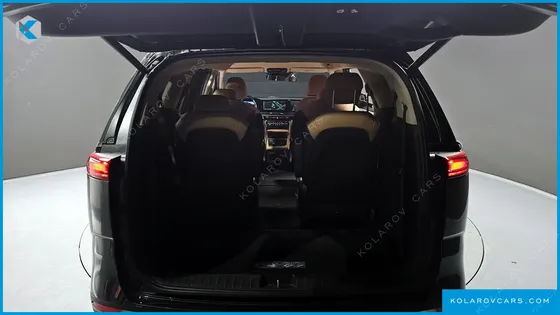 KIA CARNIVAL DIESEL 9-SEATER SIGNATURE