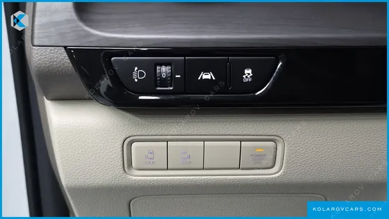 KIA CARNIVAL GASOLINE 11-SEATER PRESTIGE