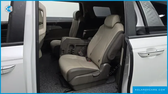 KIA CARNIVAL GASOLINE 11-SEATER PRESTIGE
