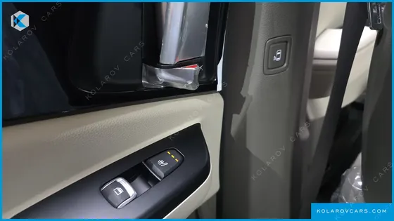 KIA CARNIVAL GASOLINE 11-SEATER PRESTIGE