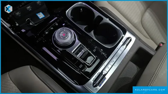 KIA CARNIVAL DIESEL 9-SEATER SIGNATURE