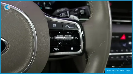 KIA CARNIVAL DIESEL 9-SEATER SIGNATURE
