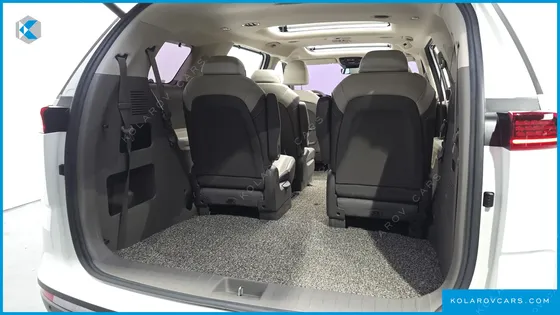 KIA CARNIVAL DIESEL 9-SEATER SIGNATURE