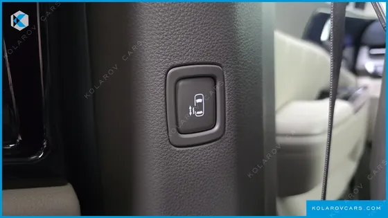 KIA CARNIVAL GASOLINE 7-SEATER SIGNATURE