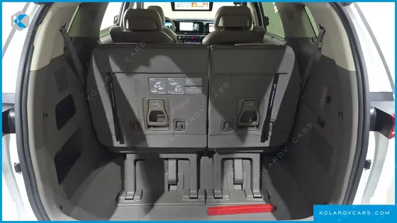 KIA CARNIVAL GASOLINE 7-SEATER SIGNATURE