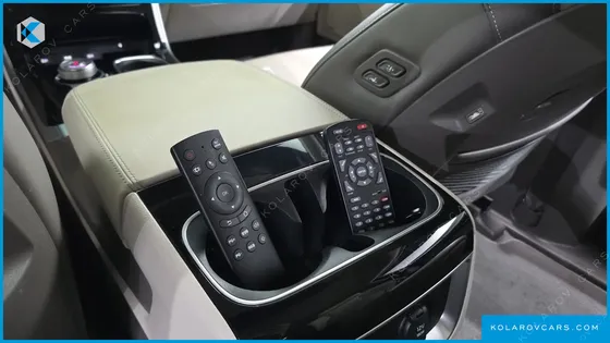 KIA CARNIVAL GASOLINE 7-SEATER SIGNATURE