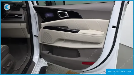 KIA CARNIVAL GASOLINE 7-SEATER SIGNATURE