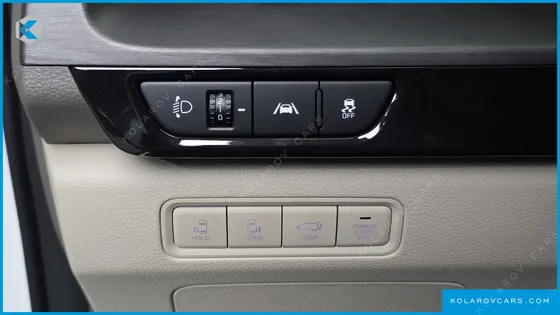 KIA CARNIVAL GASOLINE 7-SEATER SIGNATURE