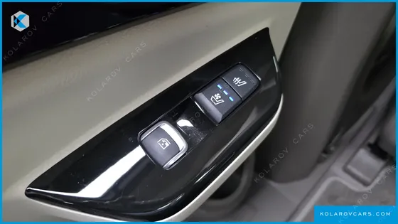 KIA CARNIVAL GASOLINE 7-SEATER SIGNATURE