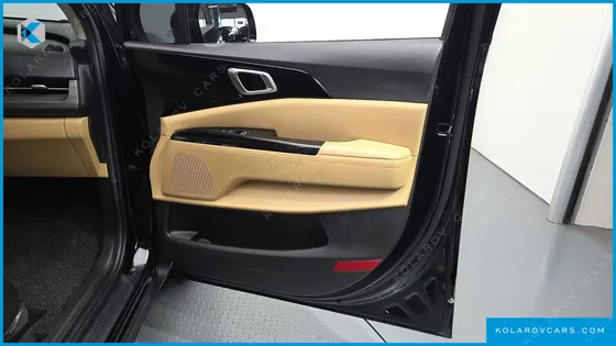 KIA CARNIVAL DIESEL 9-SEATER NOBLESSE