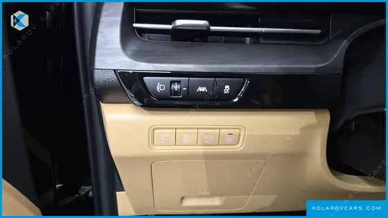 KIA CARNIVAL DIESEL 9-SEATER NOBLESSE
