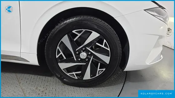 HYUNDAI GRANDEUR LE BLANC