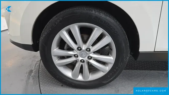 HYUNDAI TUCSON DIESEL 2WD LX20